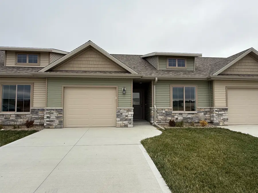 407 W Madison Street, Winterset, IA 50273 - Image #2