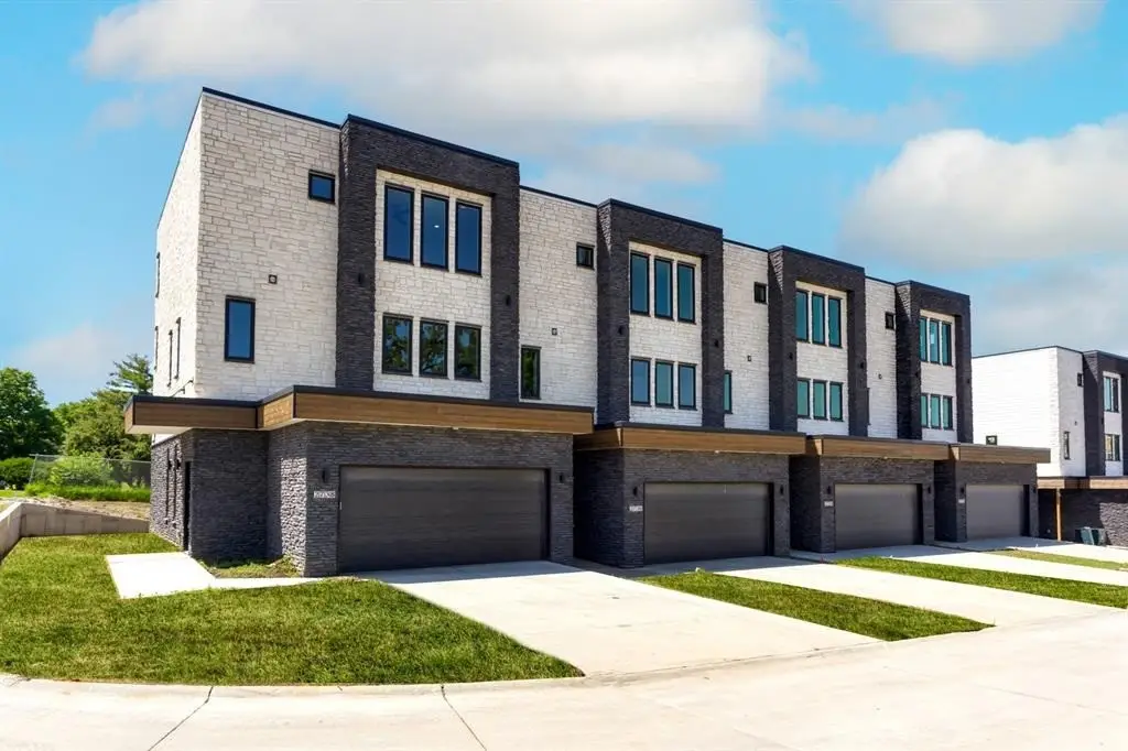 2728 Fleur Drive #18, Des Moines, IA 50321 - Image #1