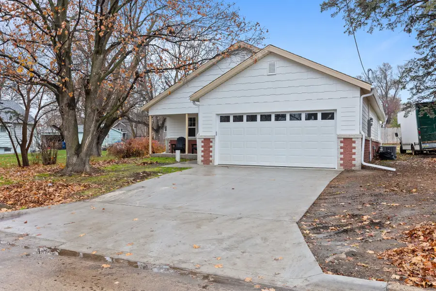 2505 E 40th Street, Des Moines, IA 50317 - Image #2