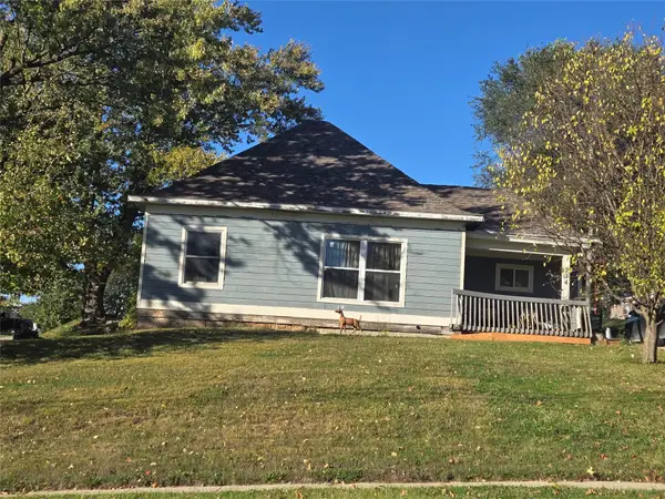 224 N 9th Avenue W, Newton, IA 50208