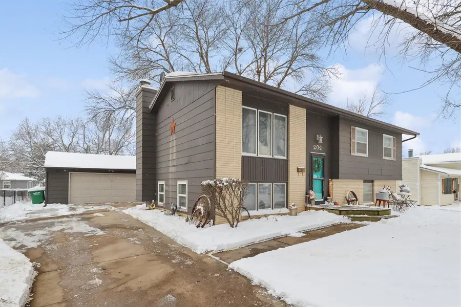 202 NE Crestmoor Place, Ankeny, IA 50021 - Image #2