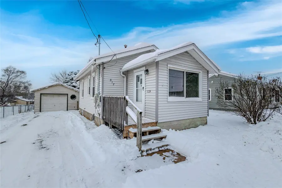 317 E 15th Street N, Newton, IA 50208 - Image #2