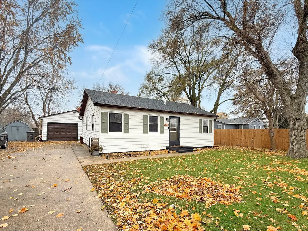 2519 E Aurora Avenue, Des Moines, IA 50317 - Image #1