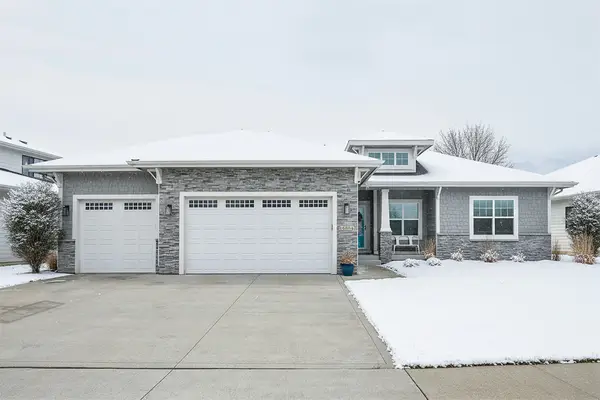 16884 Baxter Drive, Clive, IA 50325