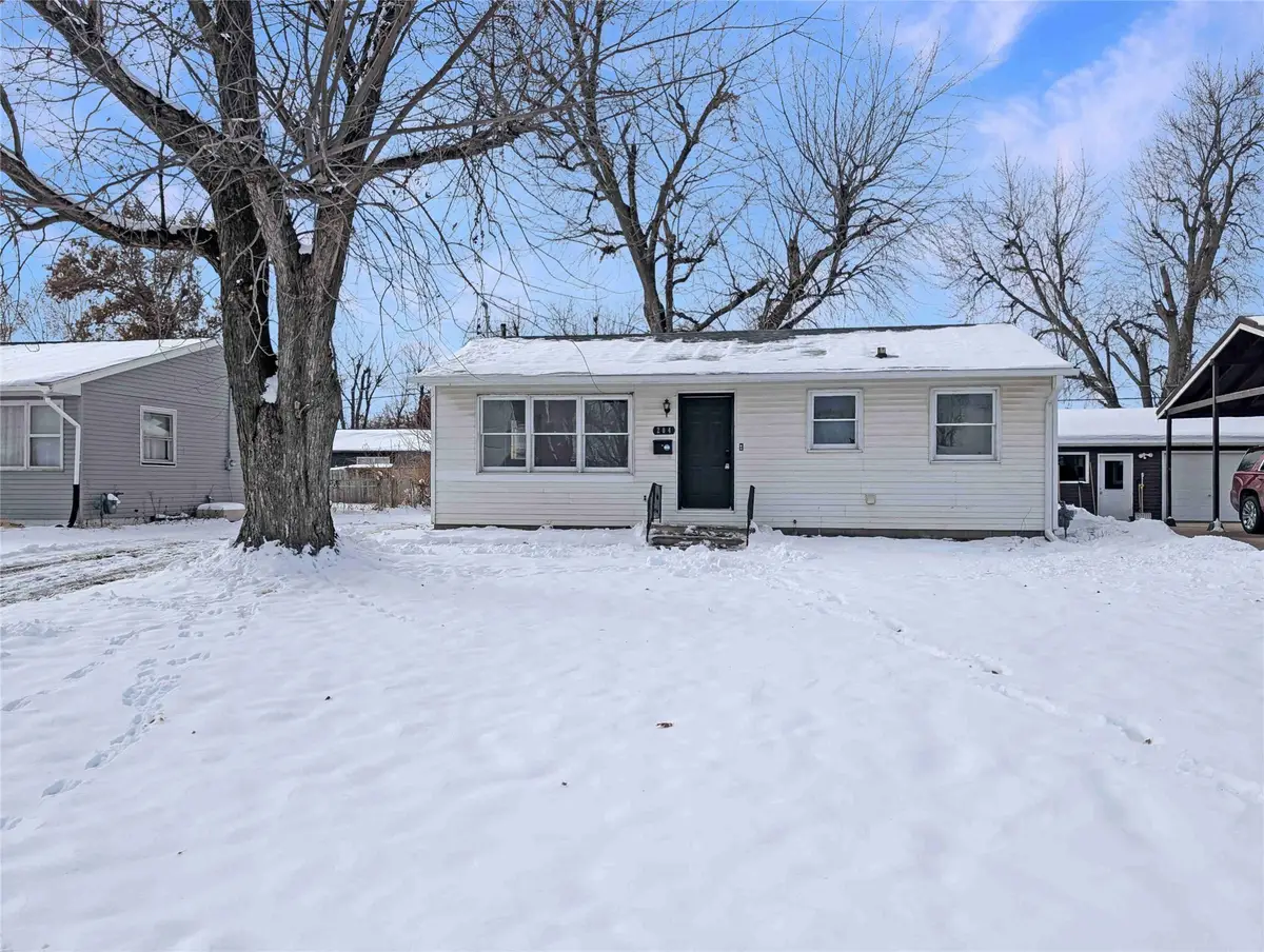 204 Sharon Avenue, Marshalltown, IA 50158 - Image #1