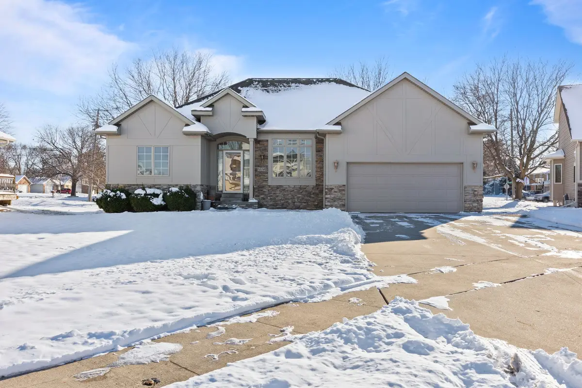 7606 Oakwood Drive, Urbandale, IA 50322 - Image #1