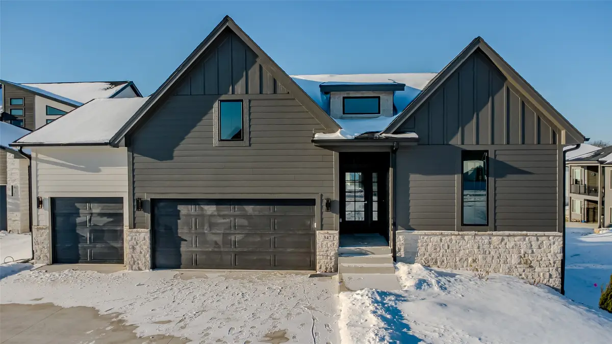347 S Cedar Ridge Cove, West Des Moines, IA 50266 - Image #1