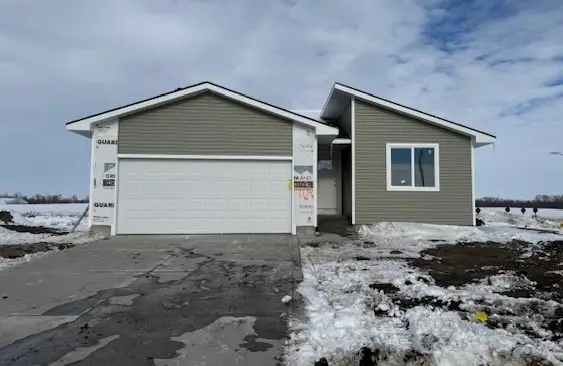 400 NE Chalet Street, Elkhart, IA 50073