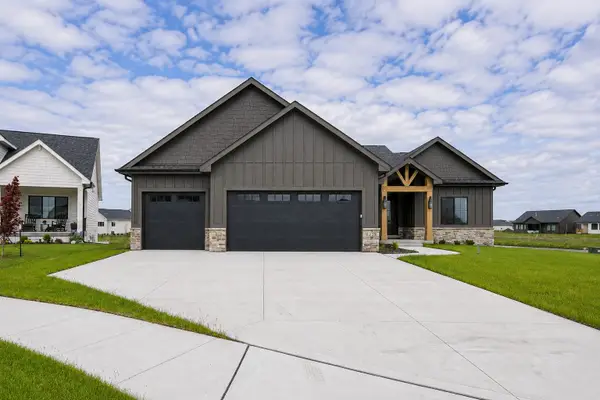 8233 Mahon Court, Johnston, IA 50131