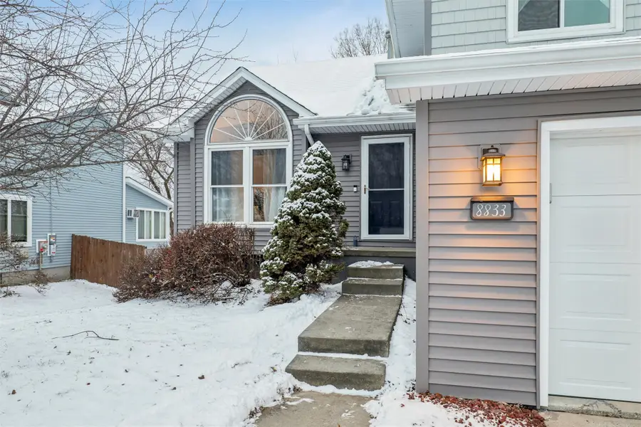 8833 Luin Drive, Clive, IA 50325 - Image #2