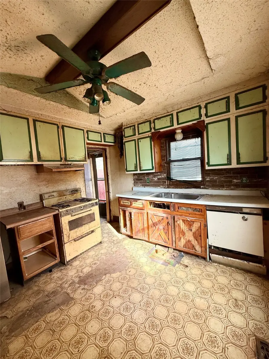 512 Morton Avenue, Des Moines, IA 50313 - #3