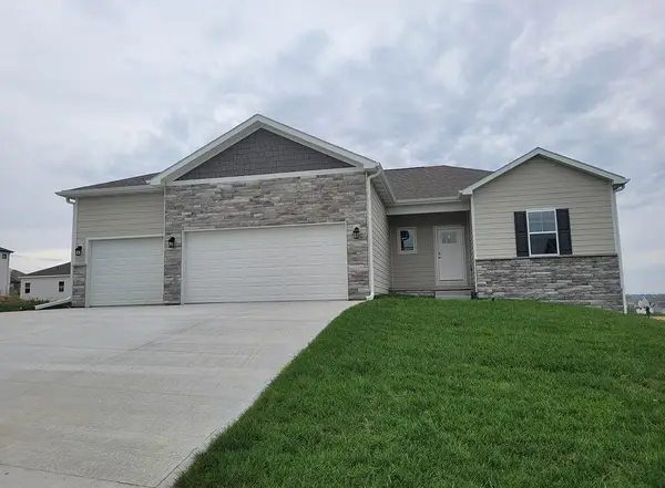 3036 Sweetwater Drive, Des Moines, IA 50320