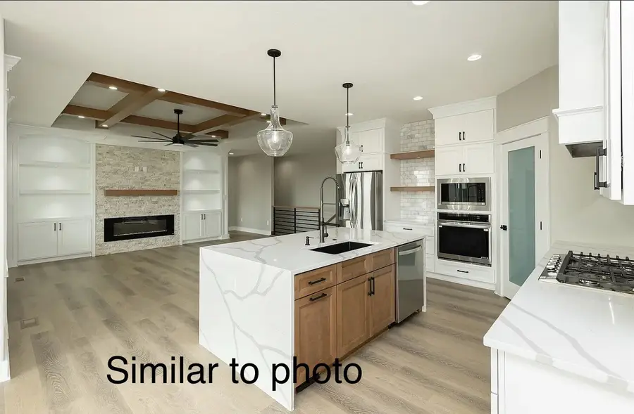 16616 Deerview Drive, Urbandale, IA 50323 - #3