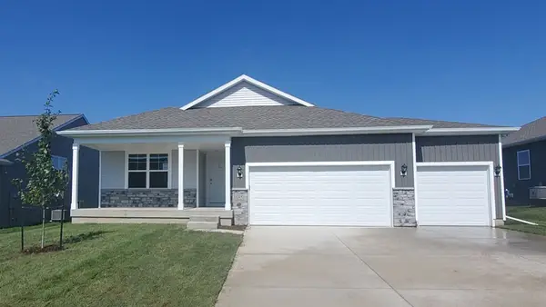 1049 Hillside Place, Polk City, IA 50226