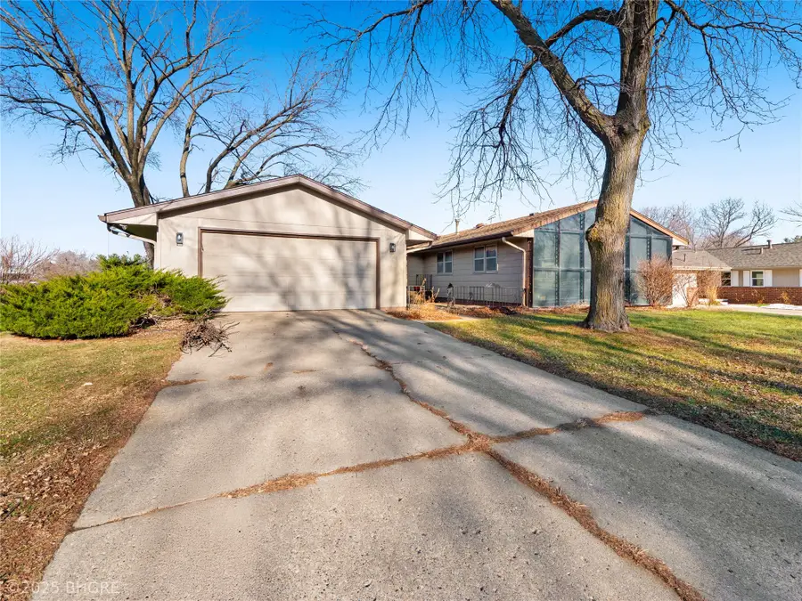 3113 Pleasant Street, West Des Moines, IA 50266 - Image #2