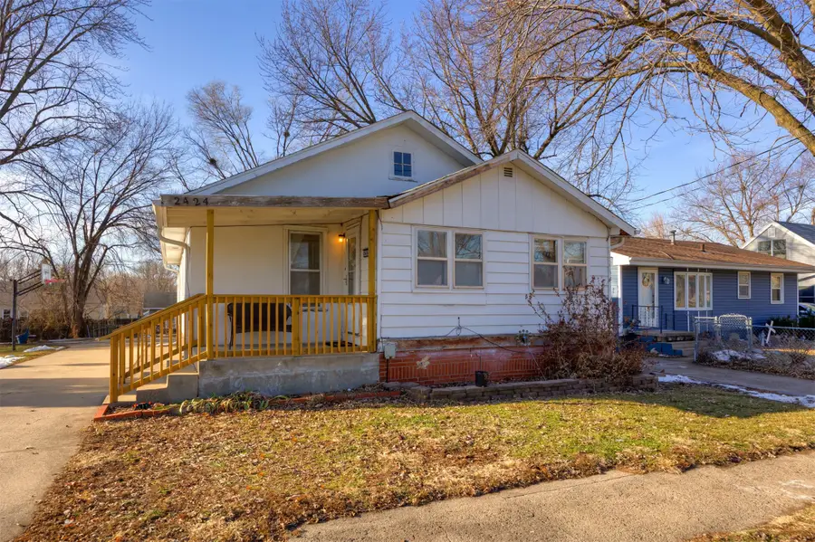 2424 E 40th Street, Des Moines, IA 50317 - #2