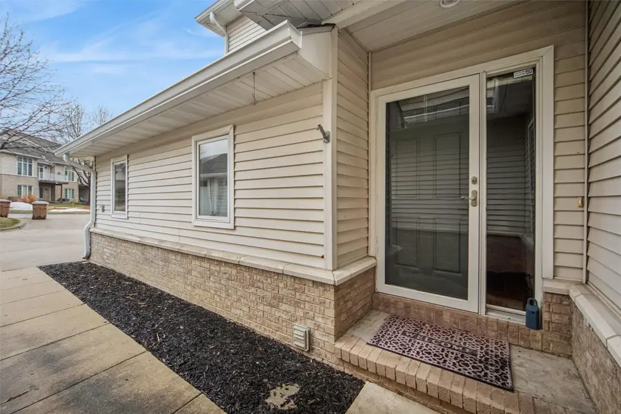 14132 Pinnacle Pointe Drive, Clive, IA 50325 - Image #3