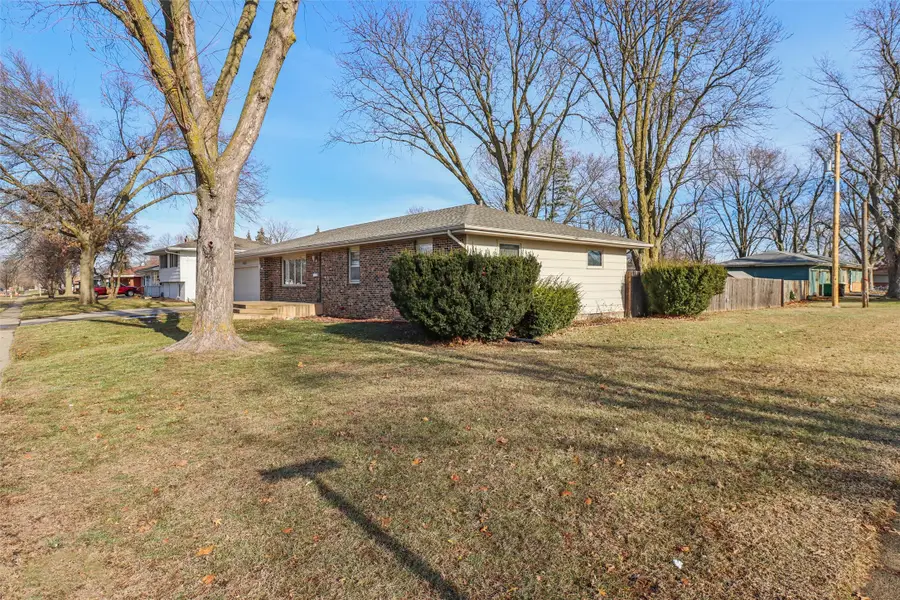 833 SE Sharon Drive, Ankeny, IA 50021 - Image #2