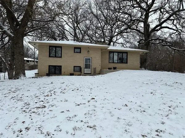 6657 NW Timberline Drive, Des Moines, IA 50313