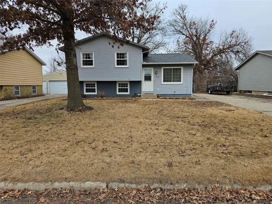 1207 Rolling Meadows Road, Marshalltown, IA 50158 - Image #2