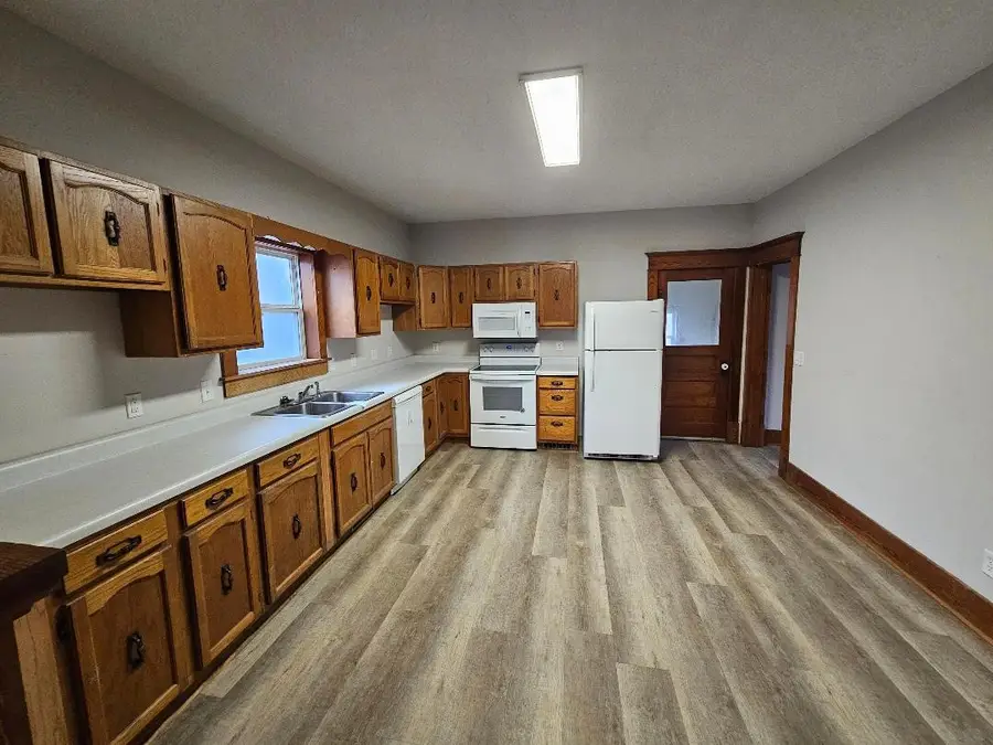 323 N 3rd Street, Seymour, IA 52590 - Image #2