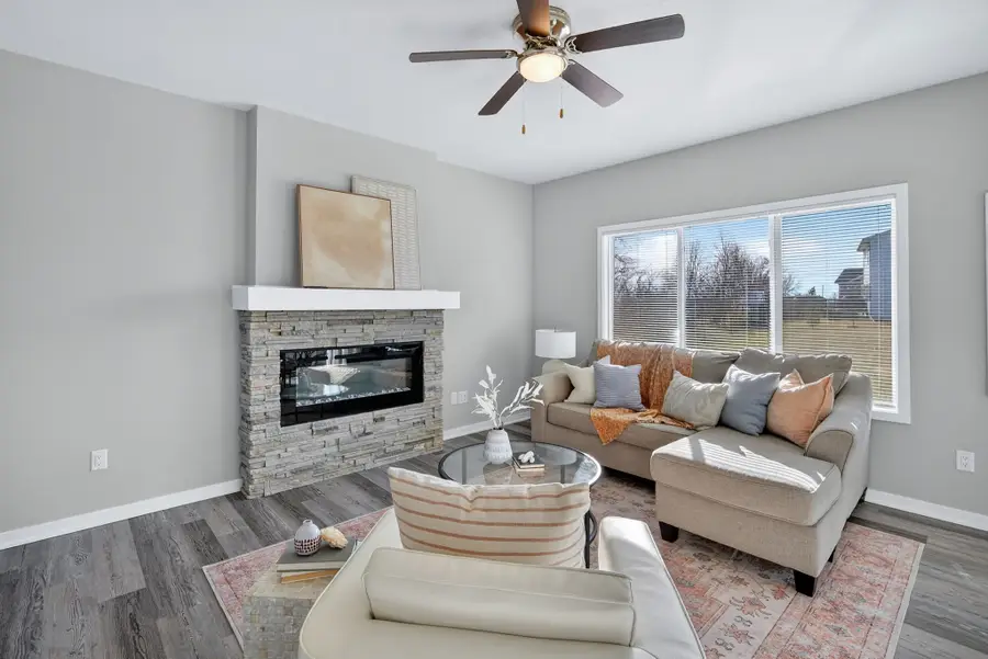 16600 Oakwood Drive, Urbandale, IA 50323 - Image #2