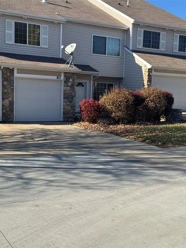 3799 Village Run Drive #811, Des Moines, IA 50317