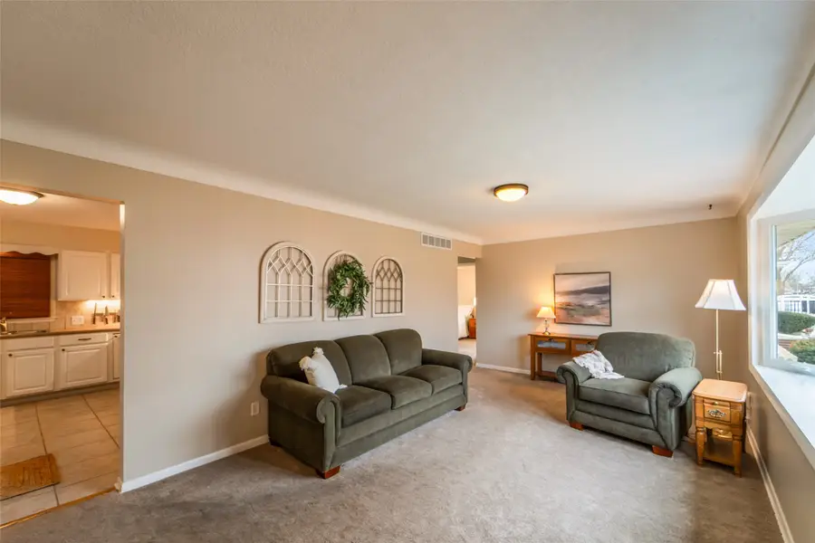 401 SW Westlawn Drive, Ankeny, IA 50023 - Image #2