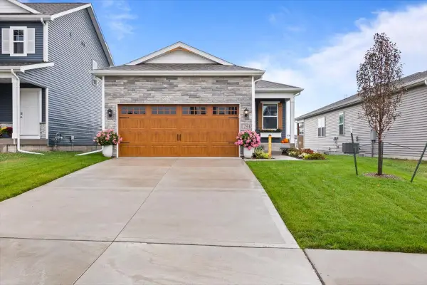1294 NW Williamsburg Lane, Waukee, IA 50263
