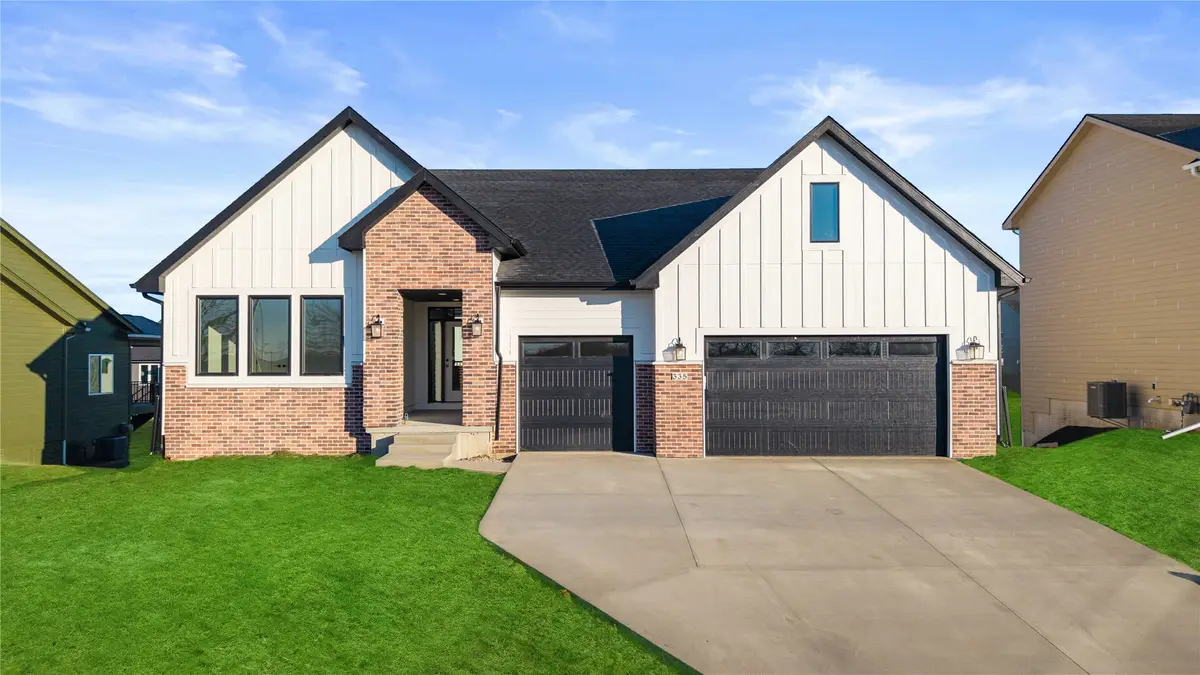 335 NW Red Oak Drive, Waukee, IA 50263 - Image #1