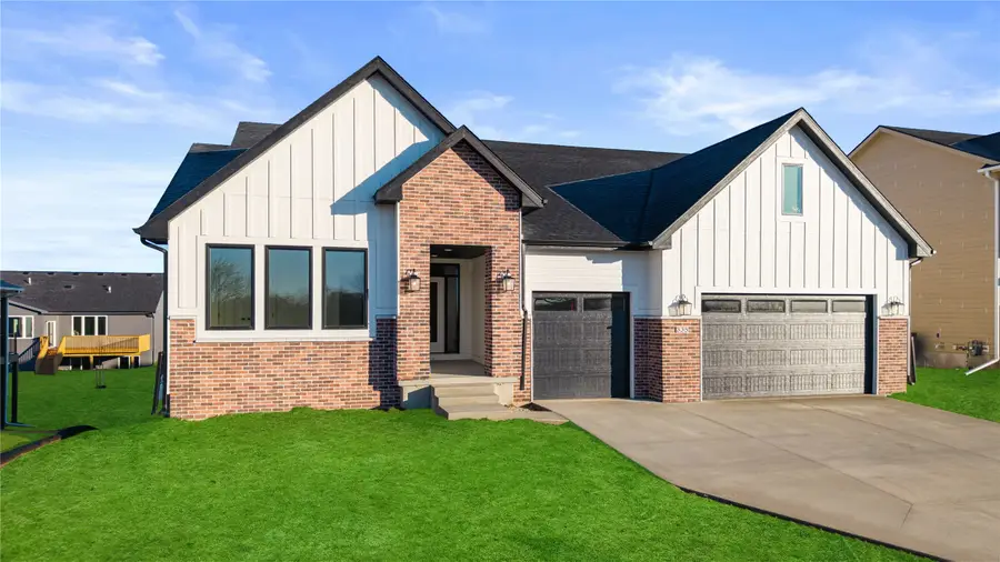 335 NW Red Oak Drive, Waukee, IA 50263 - Image #2