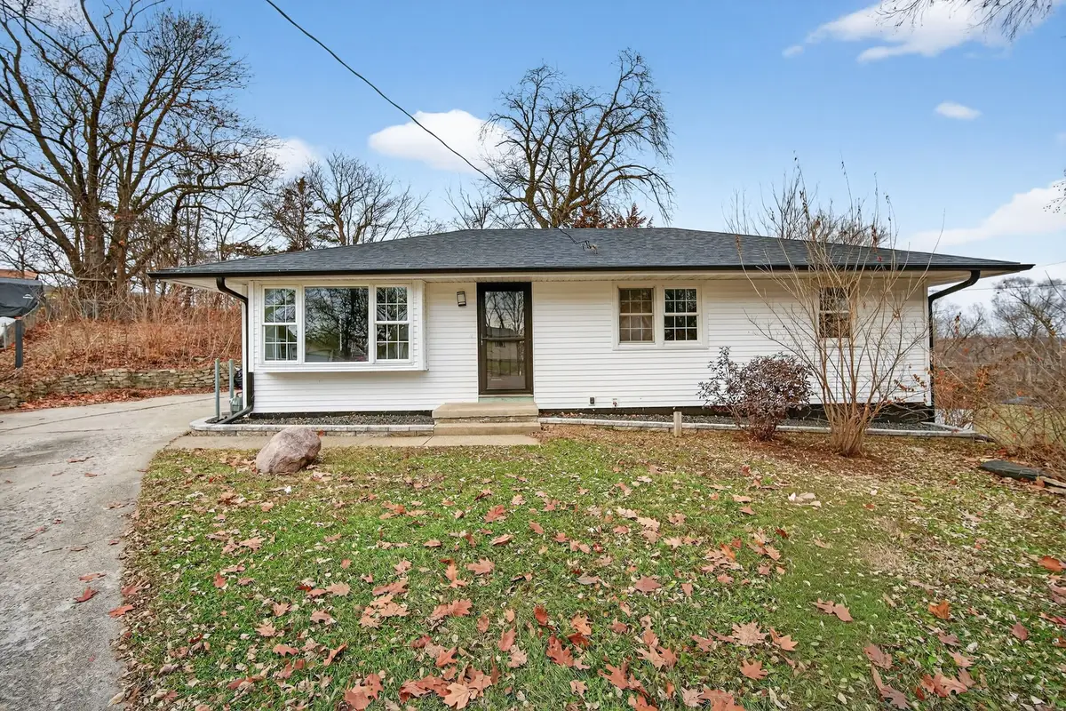 4208 Valley Circle, Des Moines, IA 50317 - #1