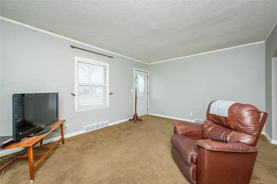 5722 Lincoln Avenue, Des Moines, IA 50310 - Image #2