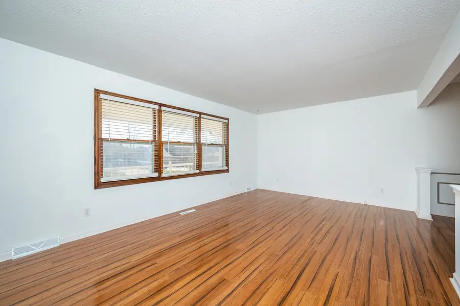 7613 Prairie Avenue, Urbandale, IA 50322 - Image #2