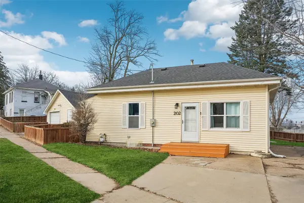 202 E Olinda Avenue, Des Moines, IA 50315