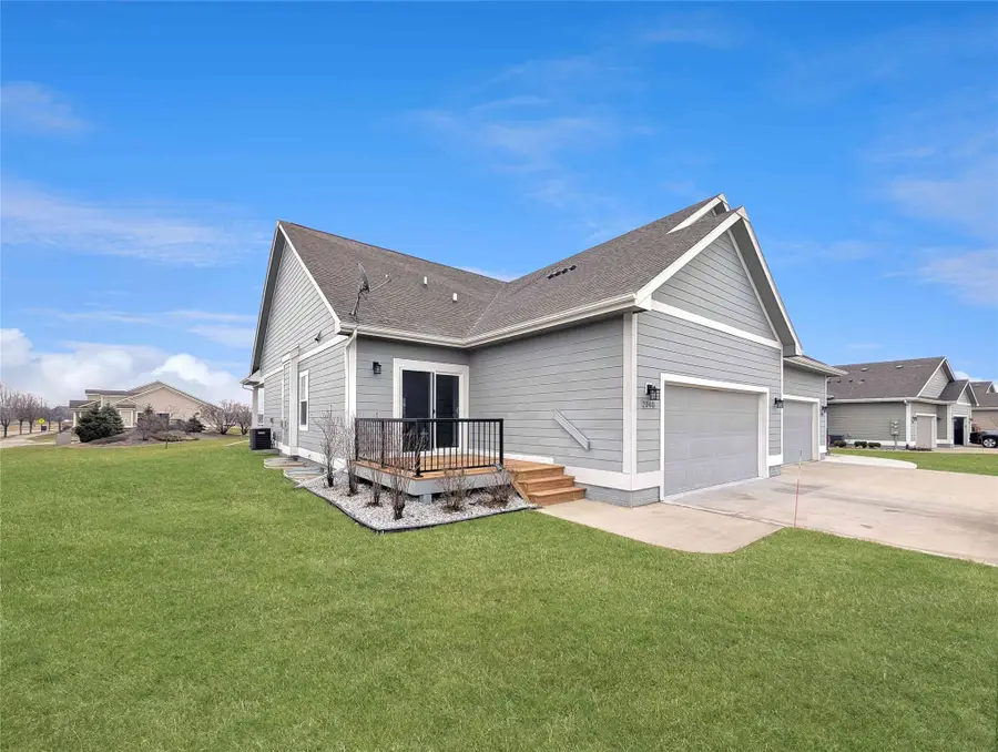 2040 SW Cascade Falls Drive, Ankeny, IA 50023 - Image #2