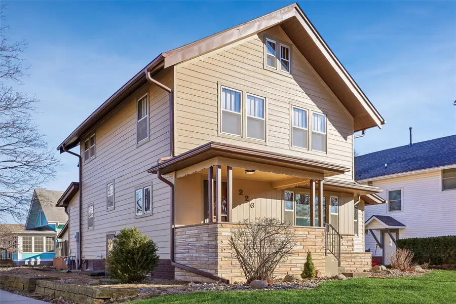 226 N Russell Avenue, Ames, IA 50010 - Image #2