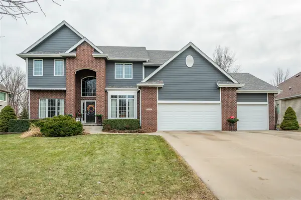 9318 Huntington Circle, Johnston, IA 50131