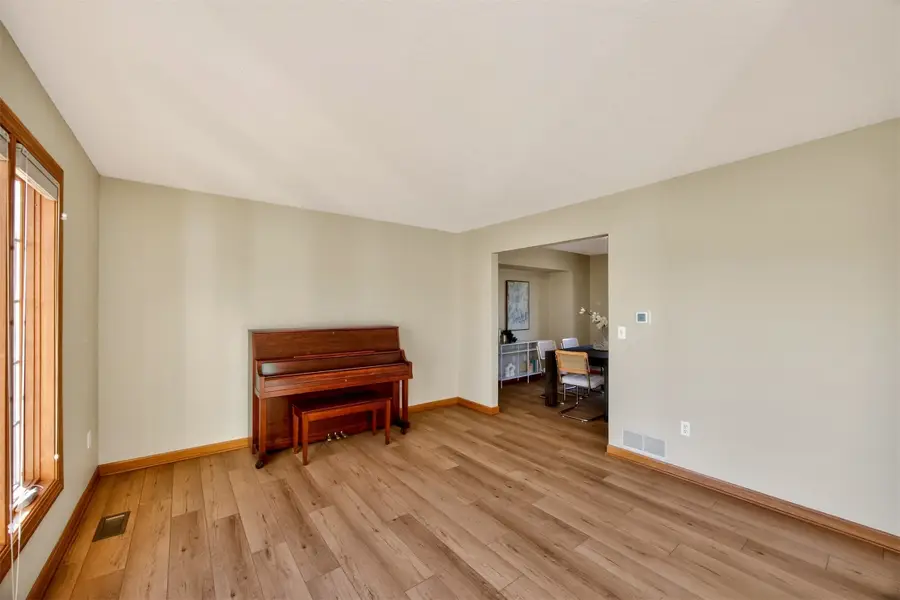 3010 SW Coves Drive, Ankeny, IA 50023 - Image #3