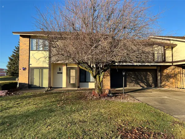 1140 Cherry Hills Drive #A, Newton, IA 50208