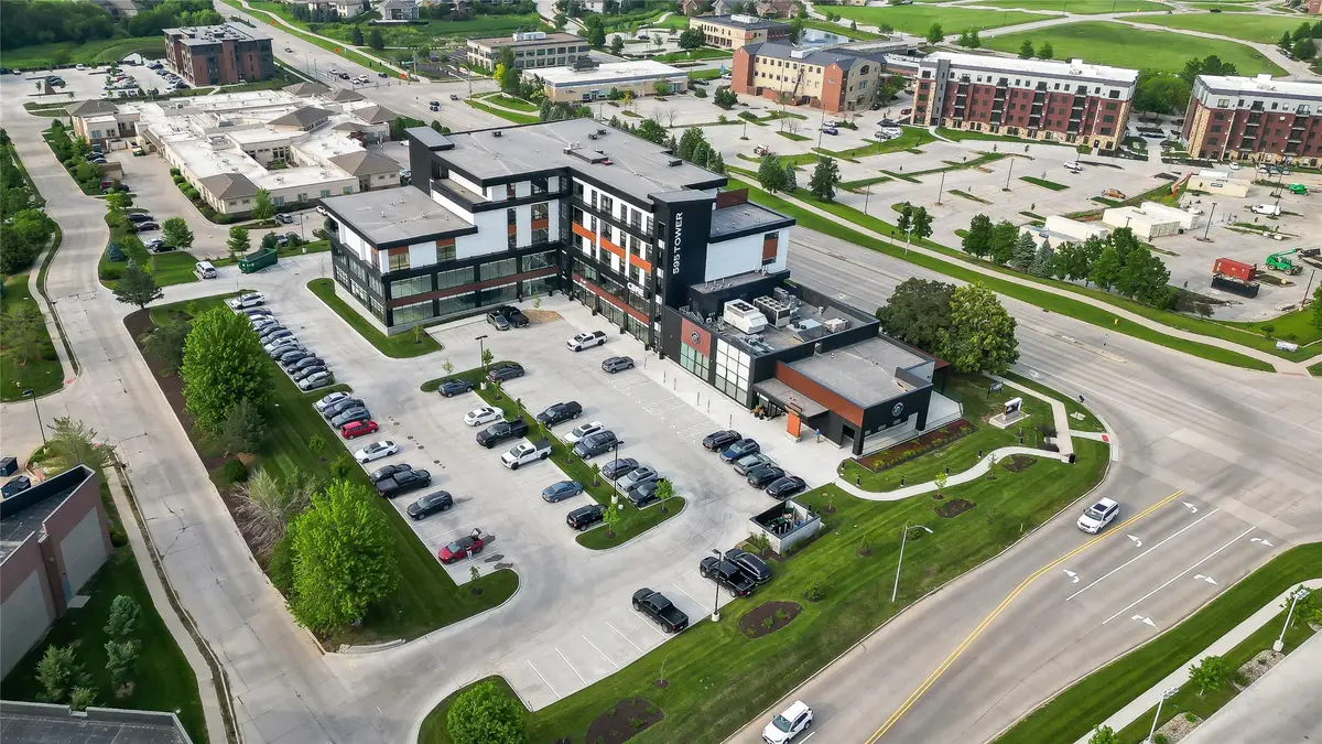 595 60th Street S #404, West Des Moines, IA 50266 - Image #1