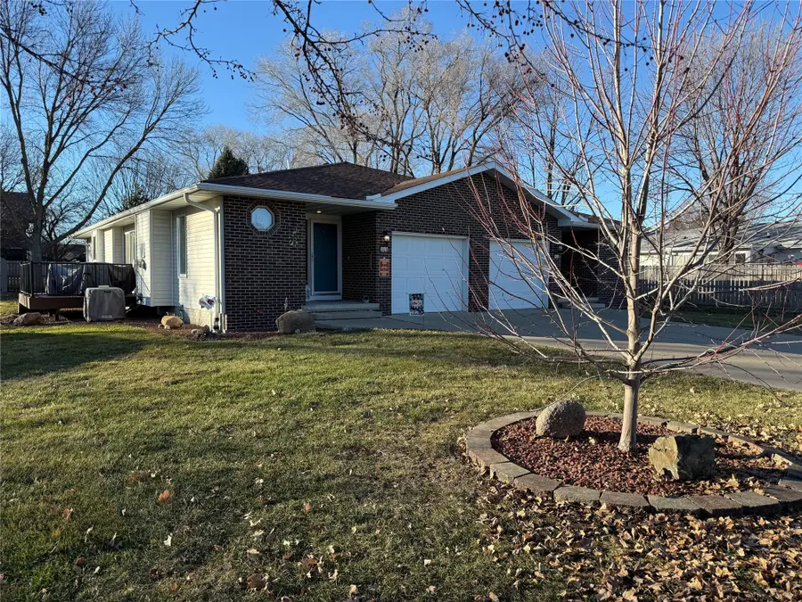 912 N 6th Avenue Circle, Winterset, IA 50273 - Image #2