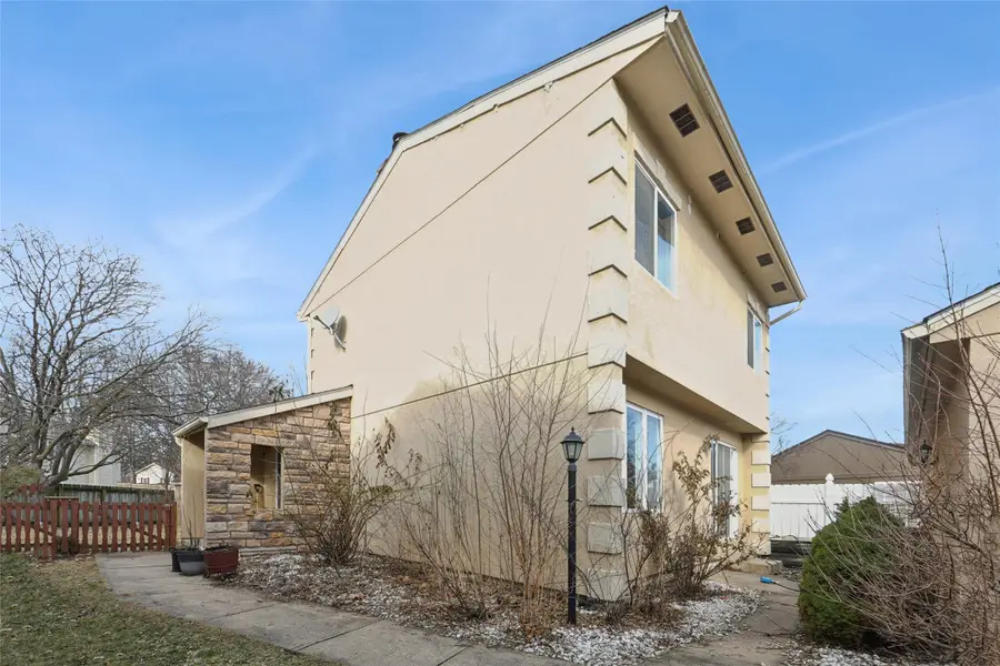 4402 NW Country Club Drive, Urbandale, IA 50322 - Image #2