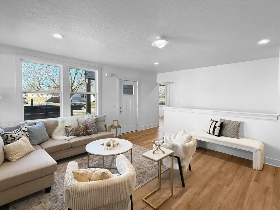 441 E Dunham Avenue, Des Moines, IA 50315 - Image #2