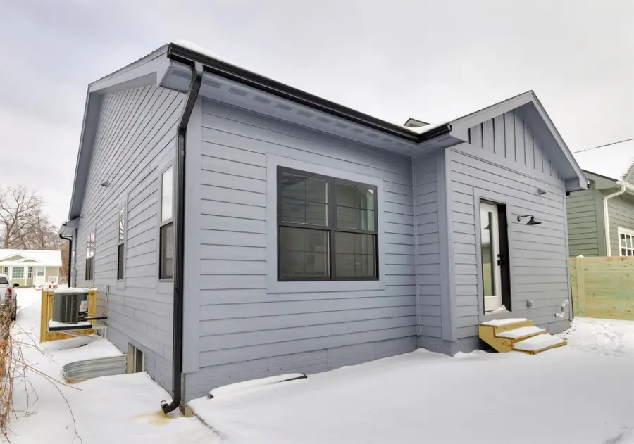 417 E Granger Avenue, Des Moines, IA 50315 - #3