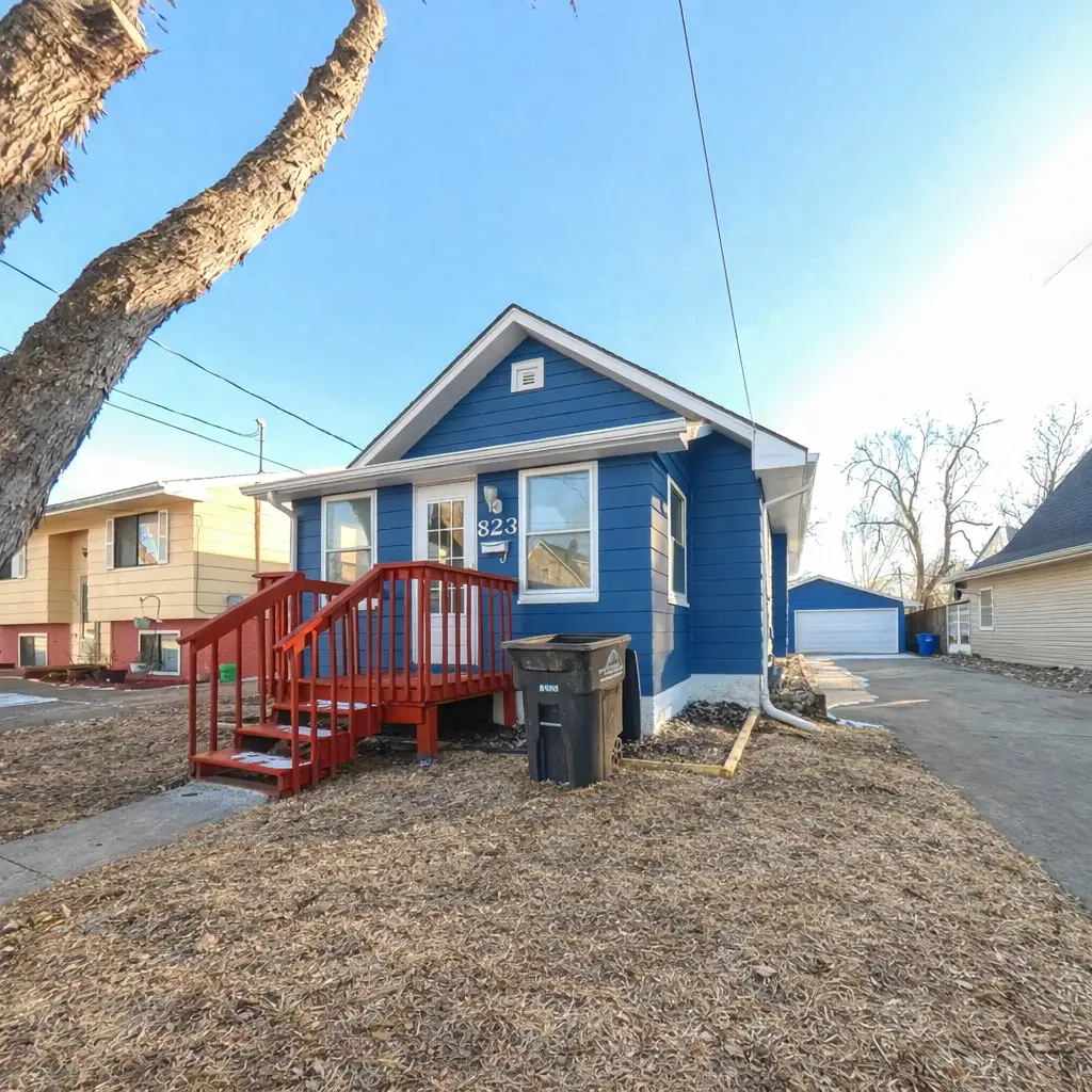 823 E 23rd Court, Des Moines, IA 50317 - Image #1