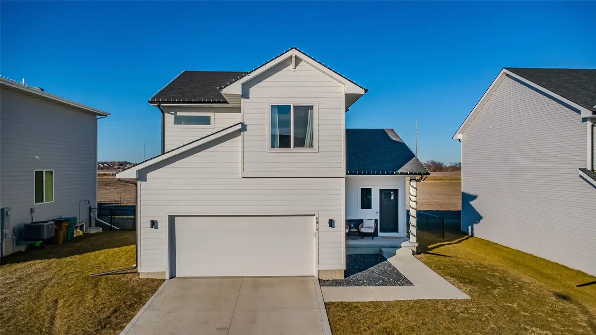 6914 SE 7th Avenue, Pleasant Hill, IA 50327 - Image #1