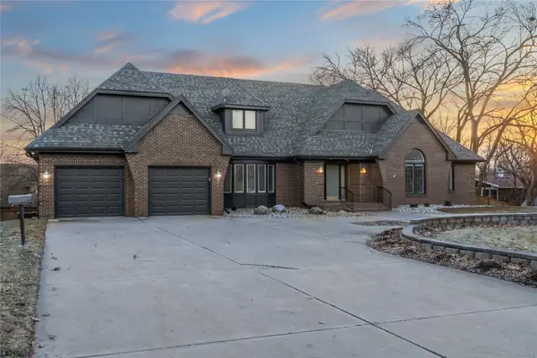 2714 Ashworth Road, West Des Moines, IA 50265