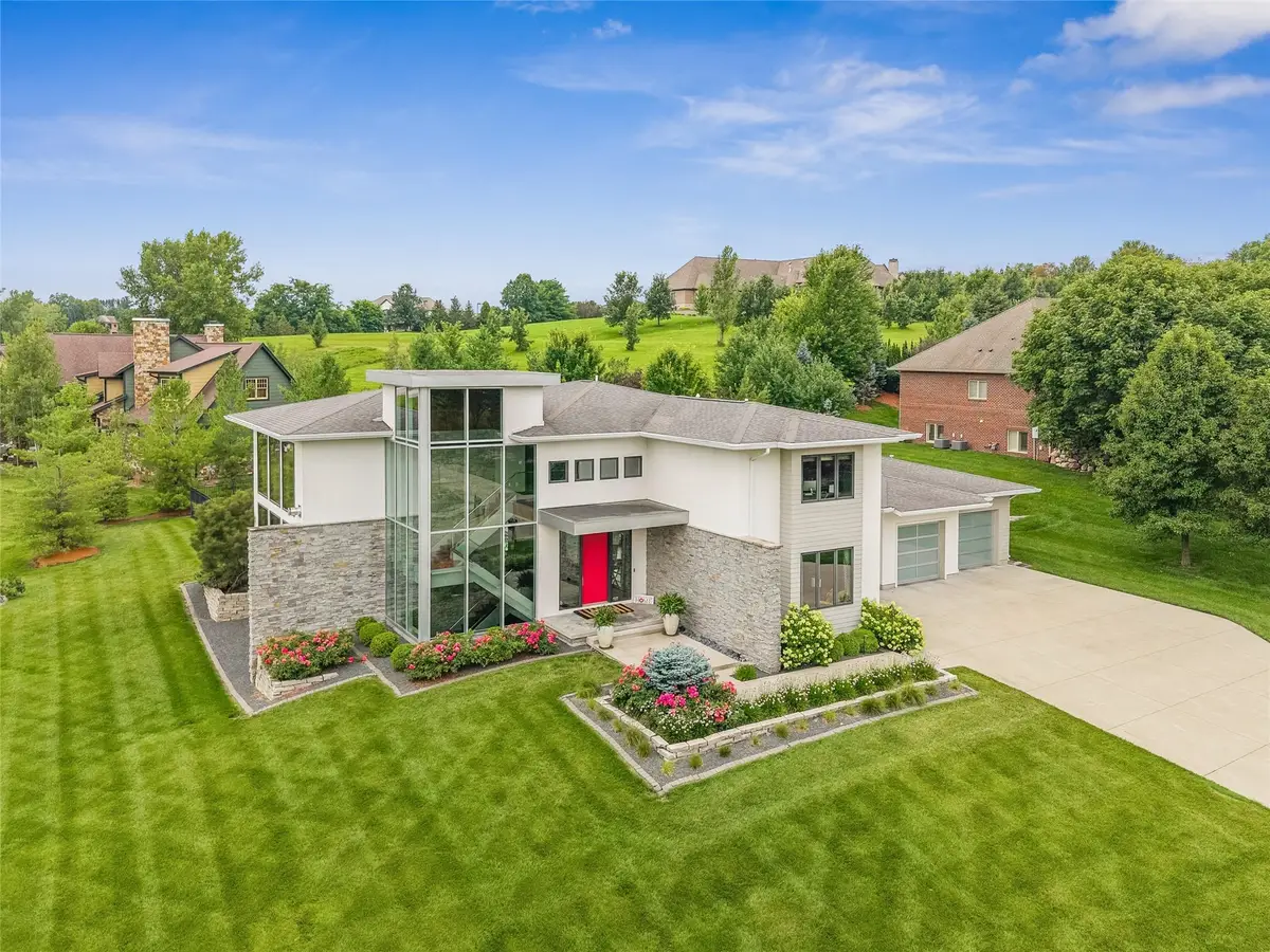 5710 Chestnut Lane, West Des Moines, IA 50266 - Image #1