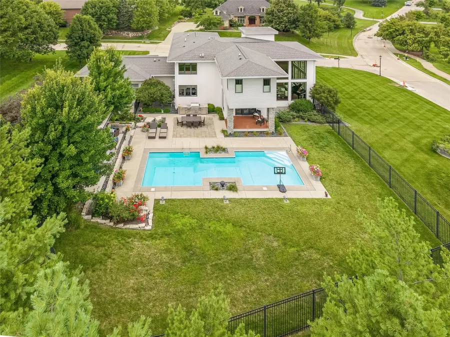 5710 Chestnut Lane, West Des Moines, IA 50266 - Image #2